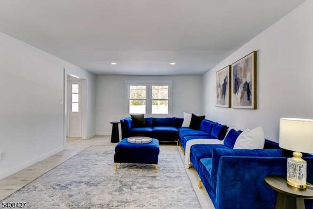 22 Glen Rd, Bridgewater Twp., NJ 08805