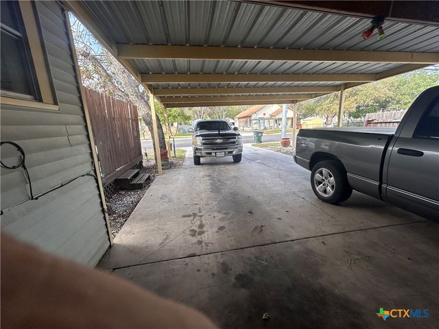 402 E Ireland, Seguin, TX 78155