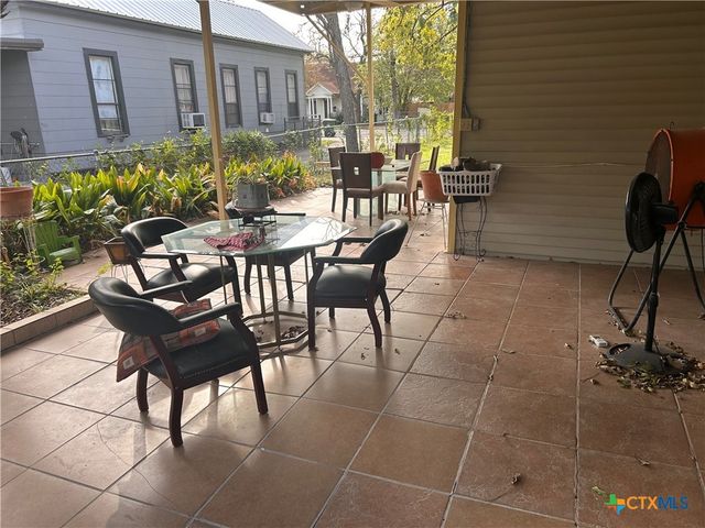 402 E Ireland, Seguin, TX 78155