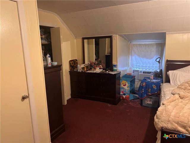 402 E Ireland, Seguin, TX 78155