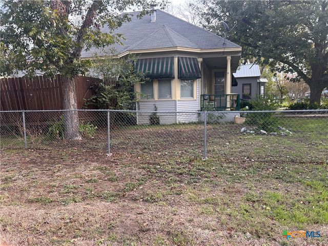 402 E Ireland, Seguin, TX 78155