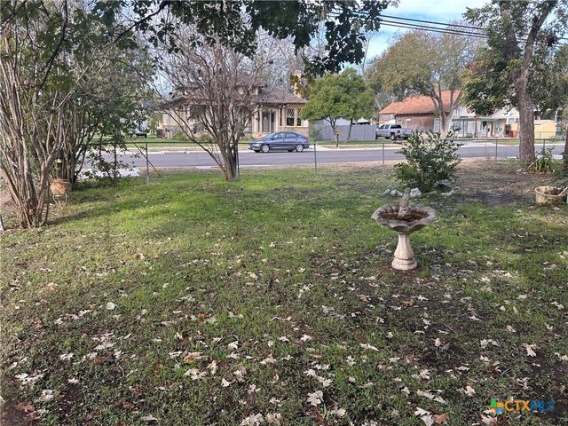 402 E Ireland, Seguin, TX 78155