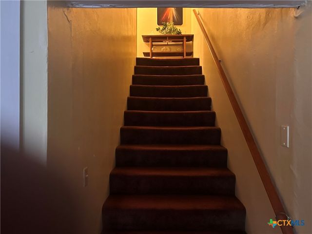 402 E Ireland, Seguin, TX 78155