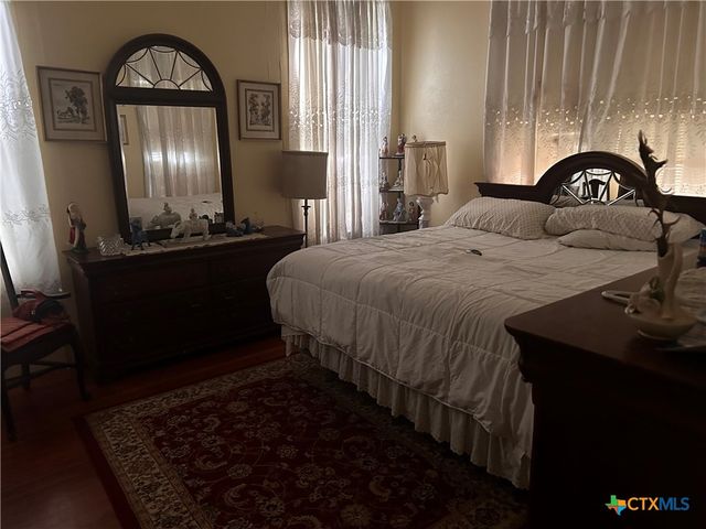 402 E Ireland, Seguin, TX 78155