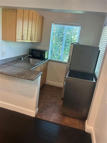 8260 Byron Ave 5, Miami Beach, FL 33141