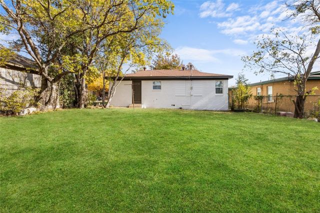 2907 Clinton Avenue, Fort Worth, TX 76106
