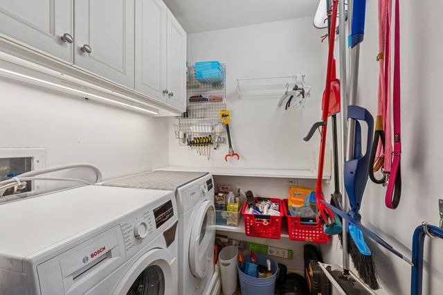 1313 N Ritchie Court 2701, Chicago, IL 60610