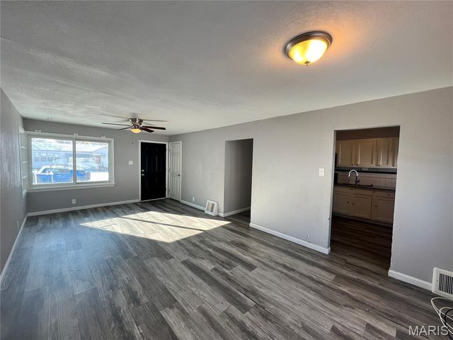 10232 Tappan Drive, St Louis, MO 63137