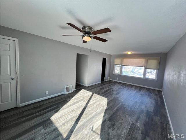 10232 Tappan Drive, St Louis, MO 63137