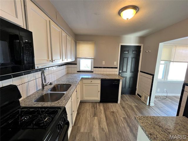 10232 Tappan Drive, St Louis, MO 63137