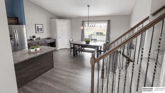 13911 Springview Drive, Papillion, NE 68133