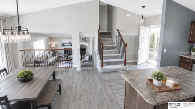 13911 Springview Drive, Papillion, NE 68133