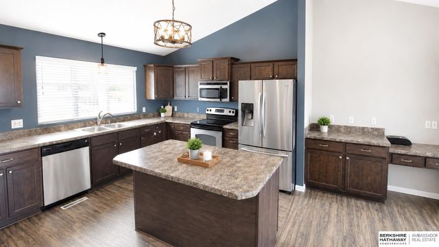 13911 Springview Drive, Papillion, NE 68133