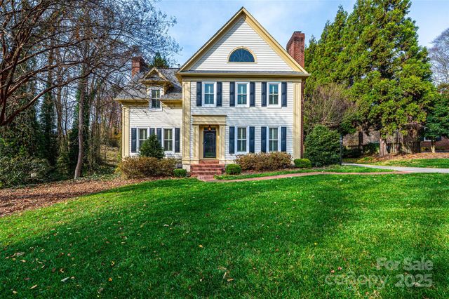 560 20th Avenue Court NW, Hickory, NC 28601