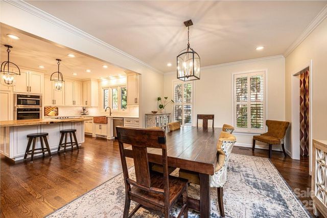 560 20th Avenue Court NW, Hickory, NC 28601