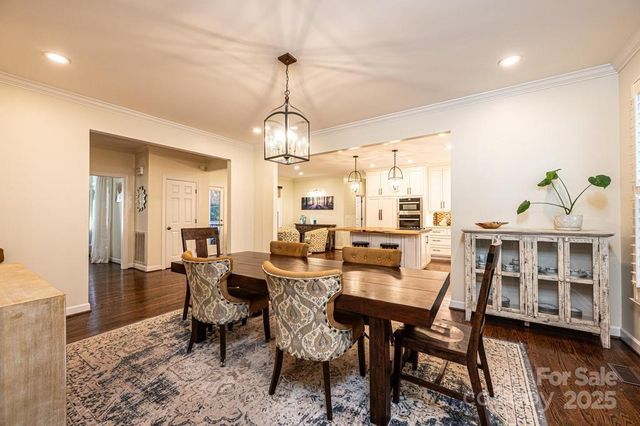 560 20th Avenue Court NW, Hickory, NC 28601