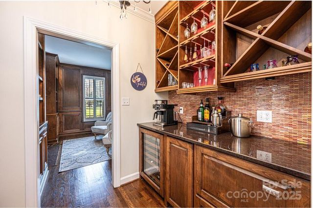 560 20th Avenue Court NW, Hickory, NC 28601