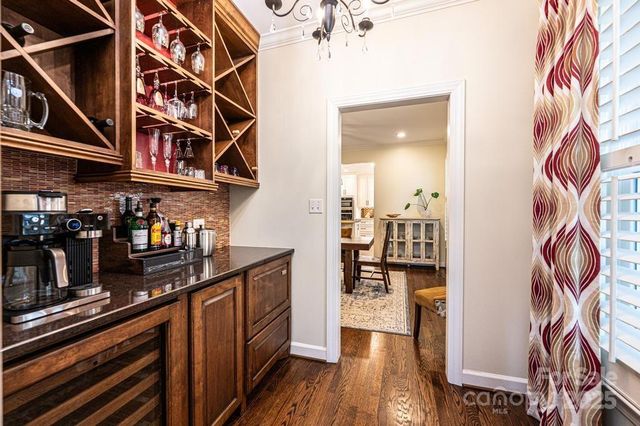 560 20th Avenue Court NW, Hickory, NC 28601