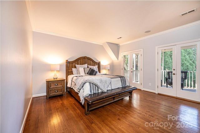 560 20th Avenue Court NW, Hickory, NC 28601