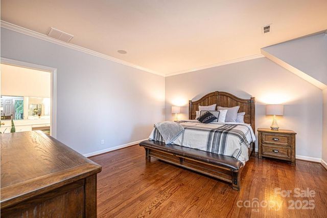 560 20th Avenue Court NW, Hickory, NC 28601