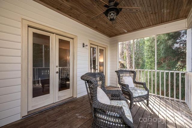 560 20th Avenue Court NW, Hickory, NC 28601