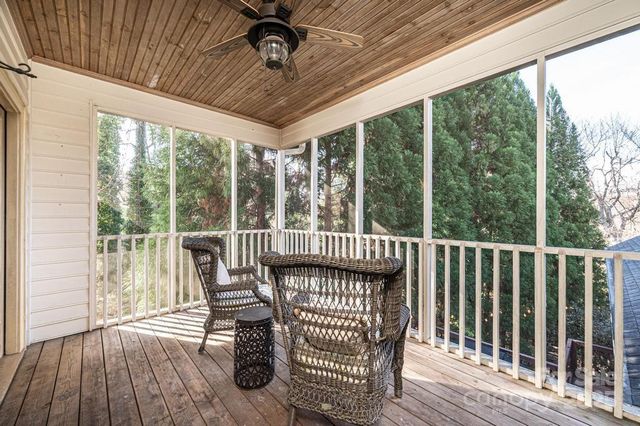 560 20th Avenue Court NW, Hickory, NC 28601