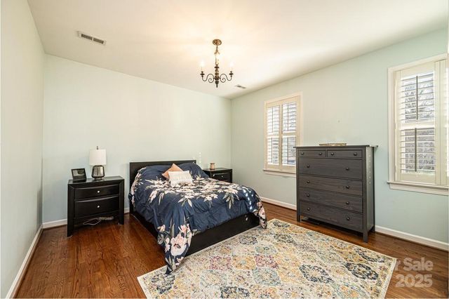 560 20th Avenue Court NW, Hickory, NC 28601