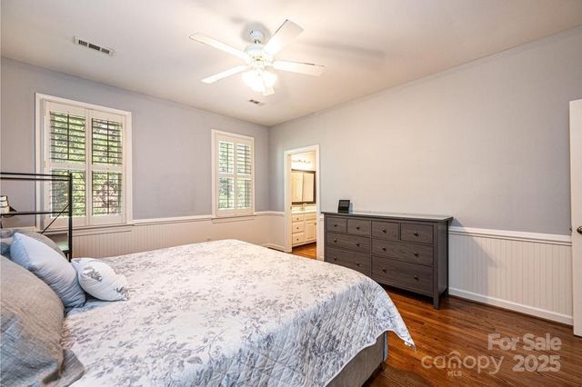 560 20th Avenue Court NW, Hickory, NC 28601