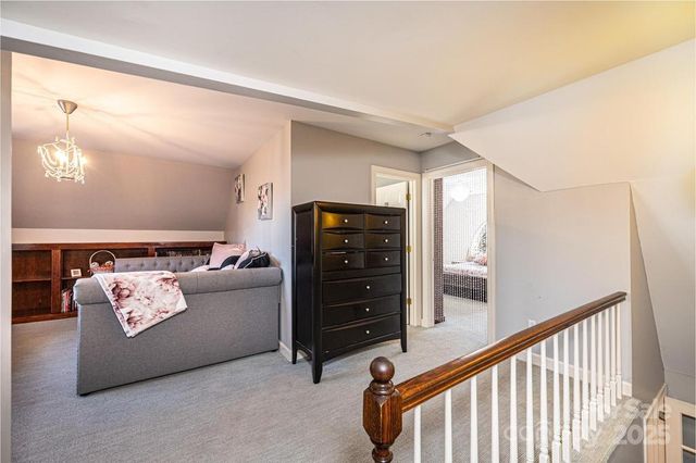 560 20th Avenue Court NW, Hickory, NC 28601