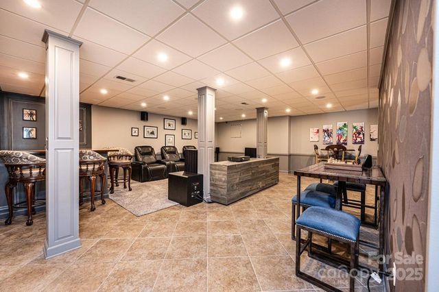 560 20th Avenue Court NW, Hickory, NC 28601