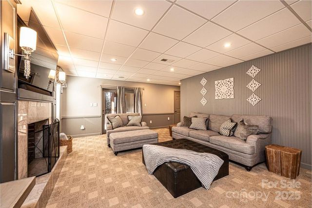 560 20th Avenue Court NW, Hickory, NC 28601