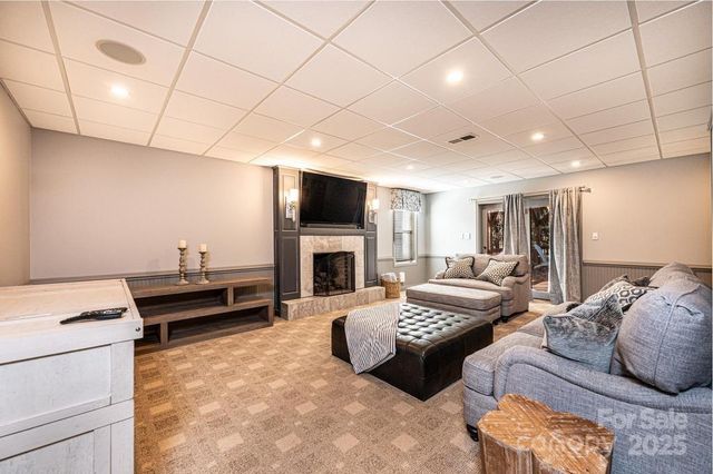 560 20th Avenue Court NW, Hickory, NC 28601