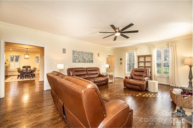 560 20th Avenue Court NW, Hickory, NC 28601