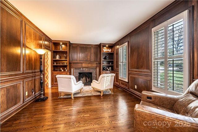 560 20th Avenue Court NW, Hickory, NC 28601