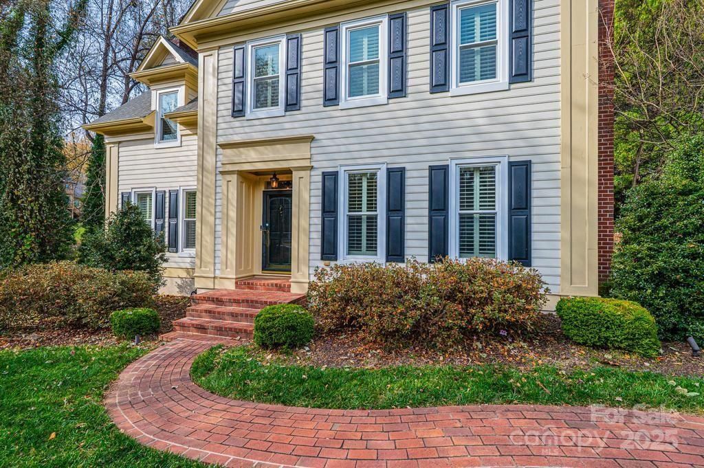 560 20th Avenue Court NW, Hickory, NC 28601