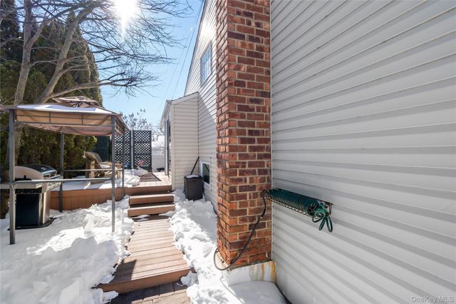 237 Linden Street, Massapequa Park, NY 11762