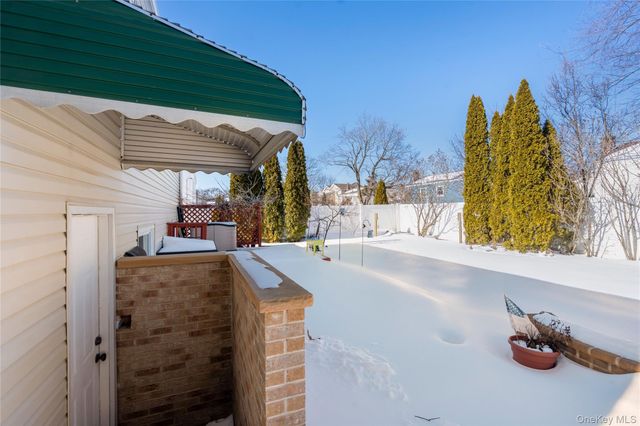 237 Linden Street, Massapequa Park, NY 11762