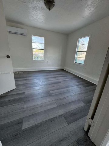 1121 NW 40th St 4, Miami, FL 33127