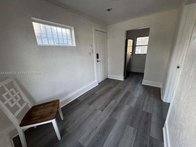 1121 NW 40th St 4, Miami, FL 33127
