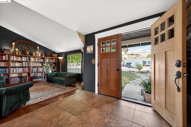 2458 Grimsby Dr, Antioch, CA 94509
