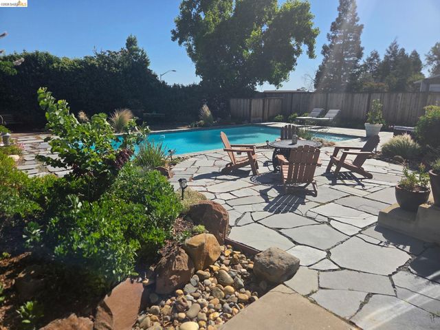 2458 Grimsby Dr, Antioch, CA 94509