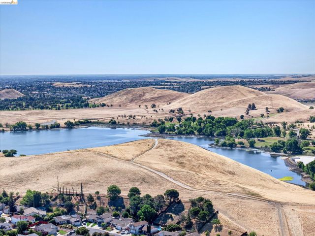 2458 Grimsby Dr, Antioch, CA 94509