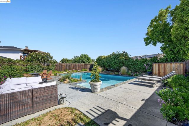 2458 Grimsby Dr, Antioch, CA 94509