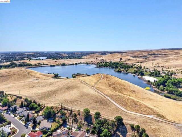 2458 Grimsby Dr, Antioch, CA 94509