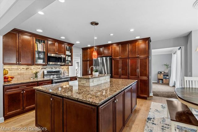 1840 Wexport Lane, Commerce Twp, MI 48382