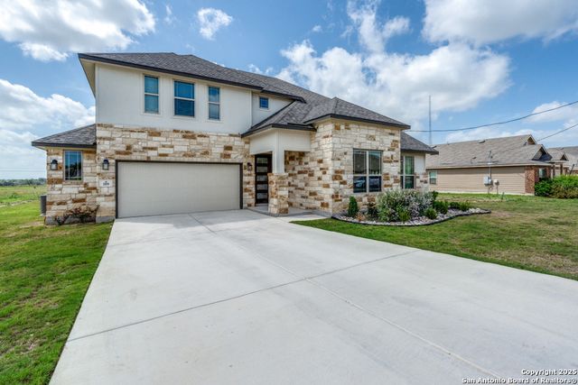 109 Willow Oak, Floresville, TX 78114