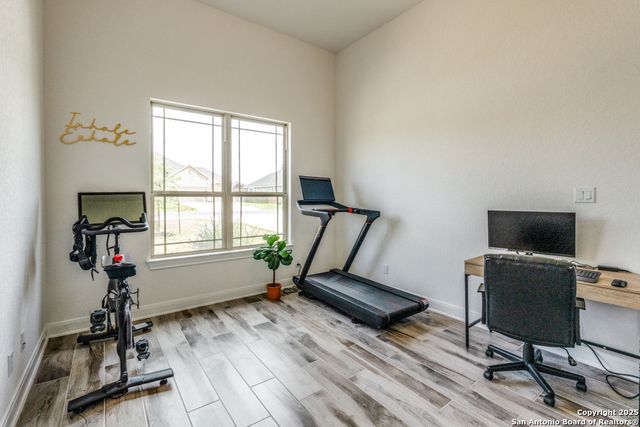 109 Willow Oak, Floresville, TX 78114