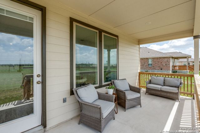 109 Willow Oak, Floresville, TX 78114