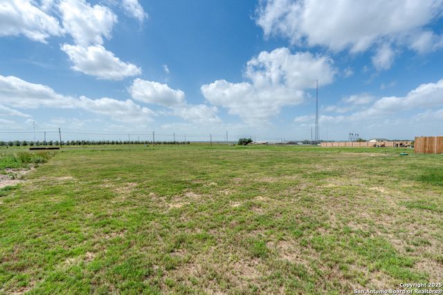 109 Willow Oak, Floresville, TX 78114