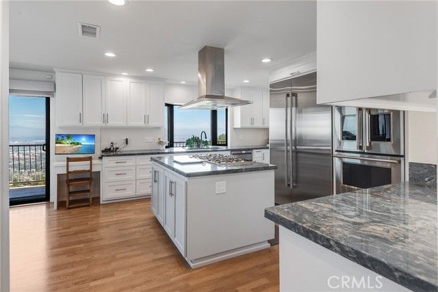 3300 Crownview Drive, Rancho Palos Verdes, CA 90275